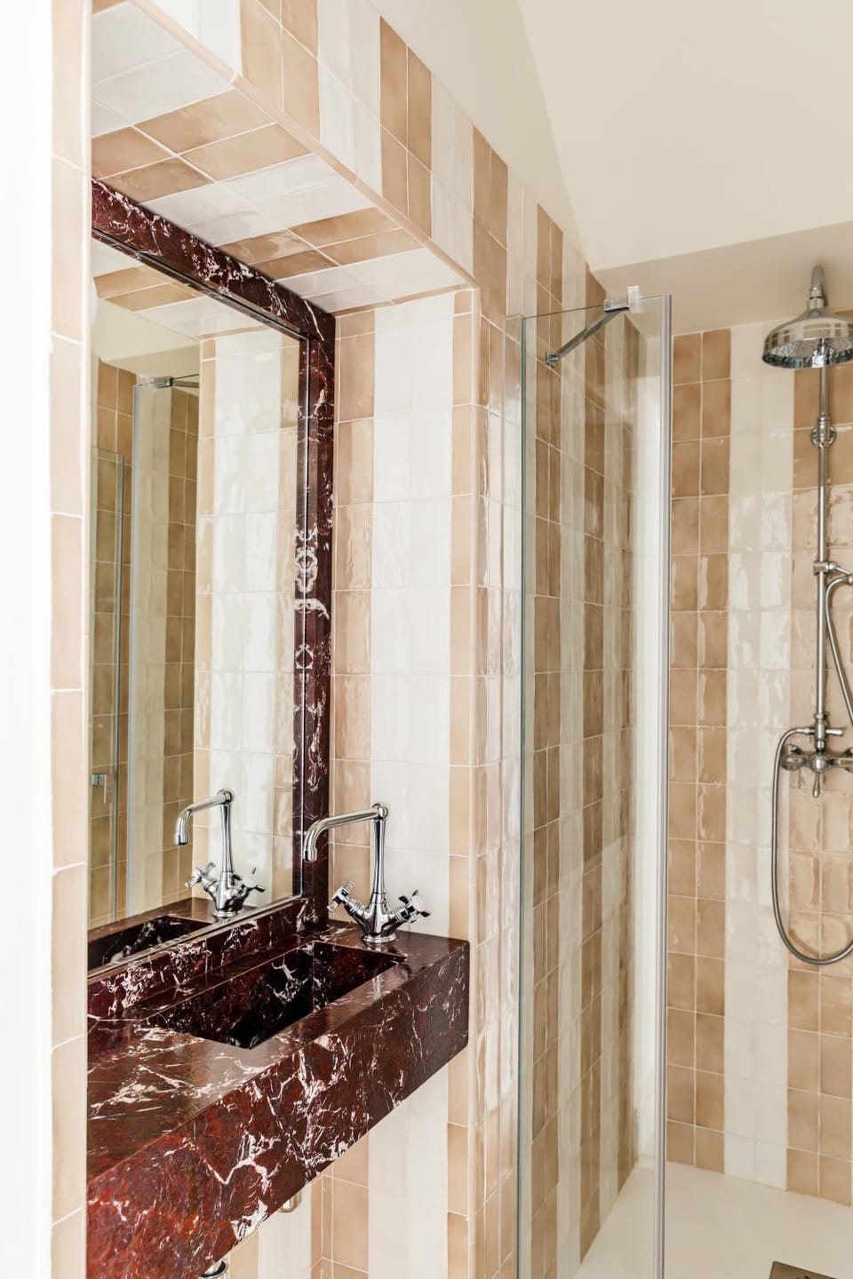 Shower, Toilet