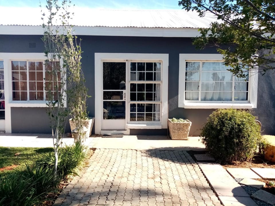 Property building, Patio, Facade/entrance