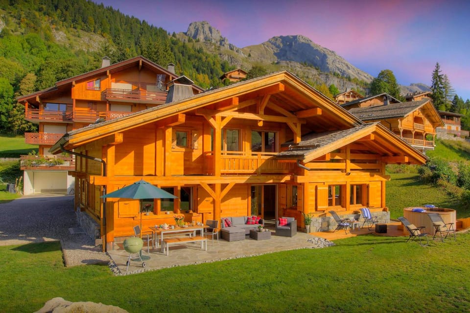Property building, Day, Natural landscape, Summer, Mountain view