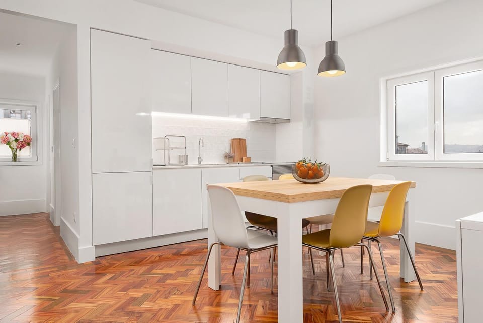 Kitchen or kitchenette, Dining area