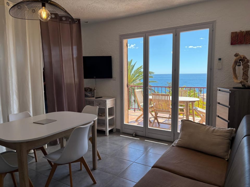 Living room, Sea view