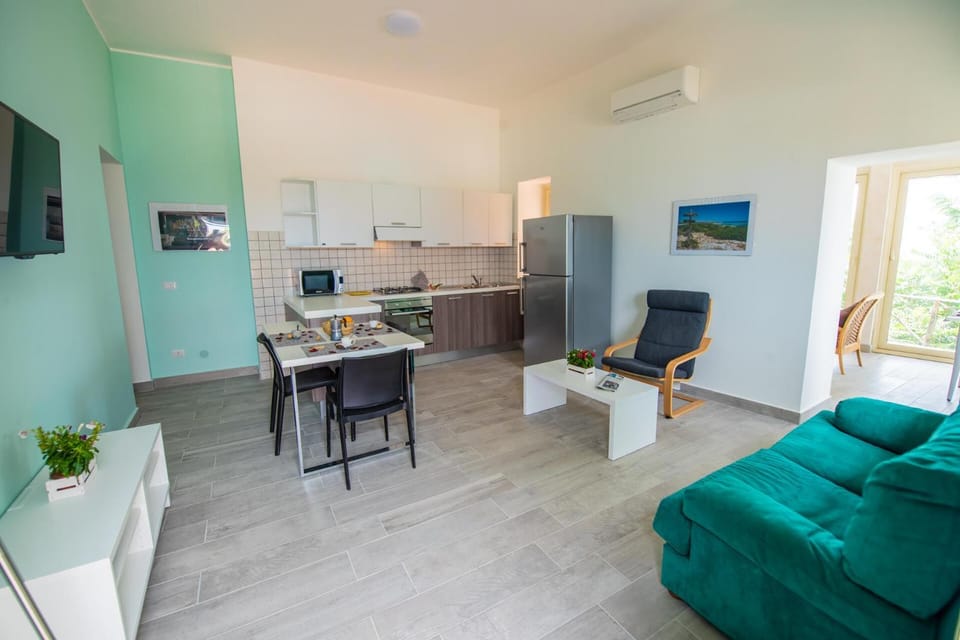 TV and multimedia, Kitchen or kitchenette, Living room, Seating area, Dining area, oven, stove, air conditioner