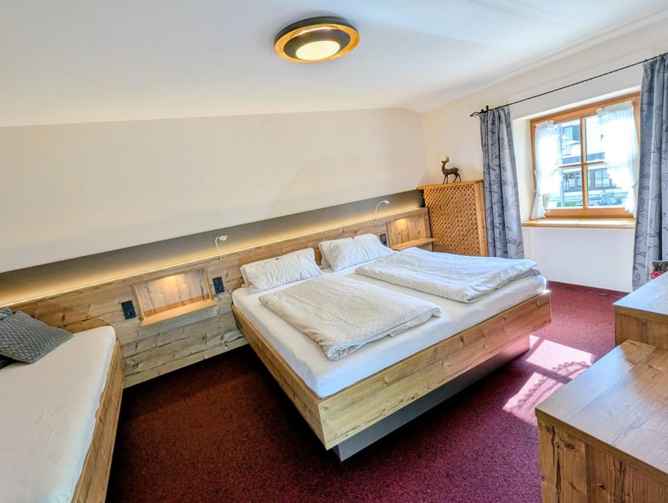 Living room, Photo of the whole room, Seating area, towels