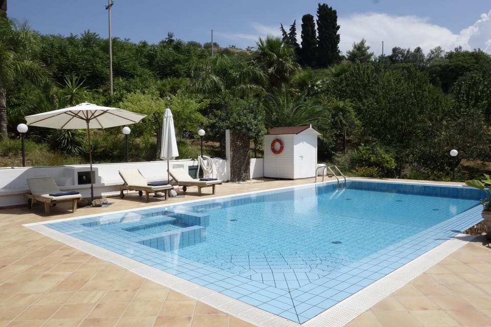Swimming pool, Swimming pool