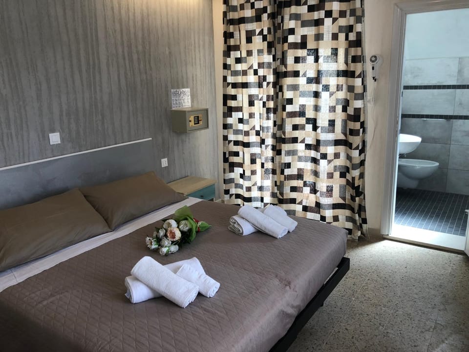 Shower, Toilet, TV and multimedia, Other, Garden view