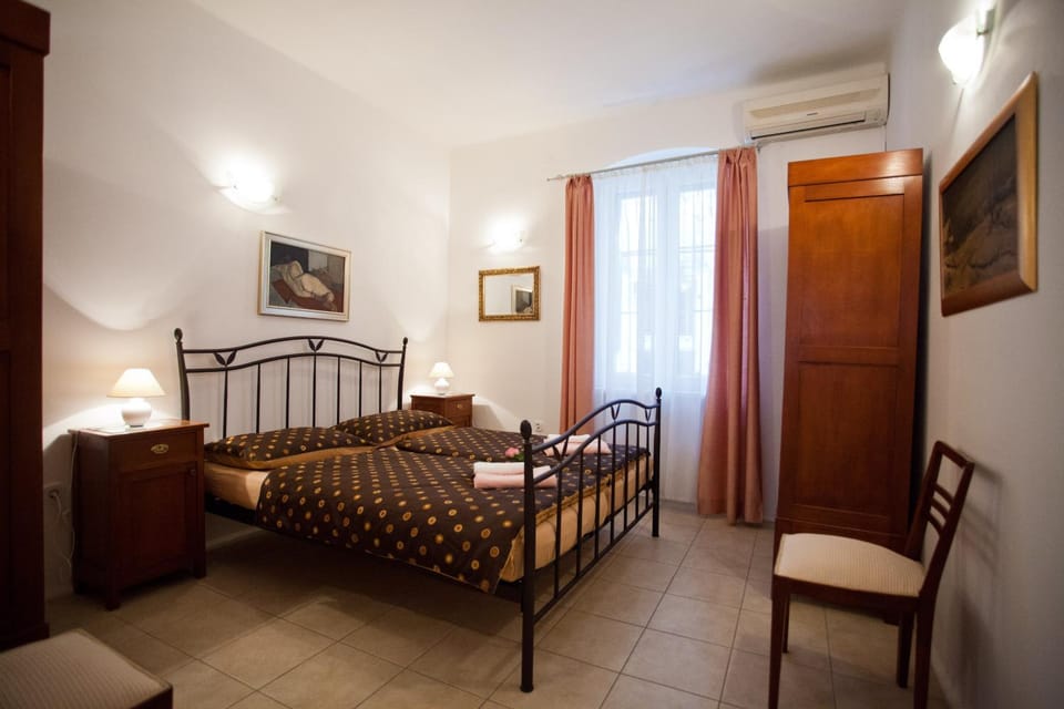 Bed, Photo of the whole room, Bedroom, wardrobe, air conditioner