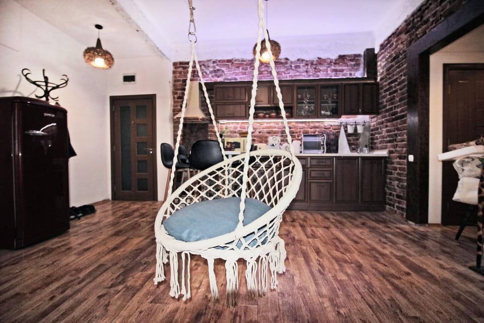 Kitchen or kitchenette, Living room, Seating area, Dining area
