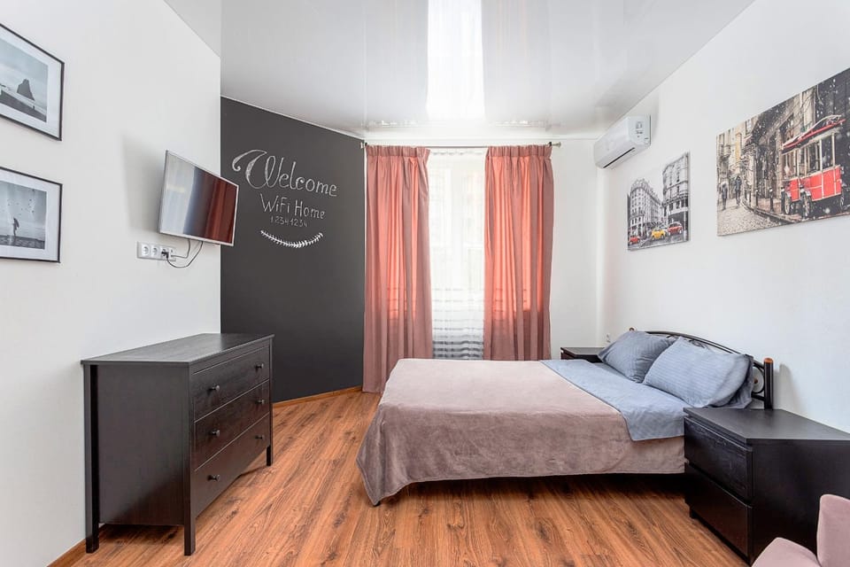Bed, TV and multimedia, Photo of the whole room, Seating area, Bedroom, air conditioner