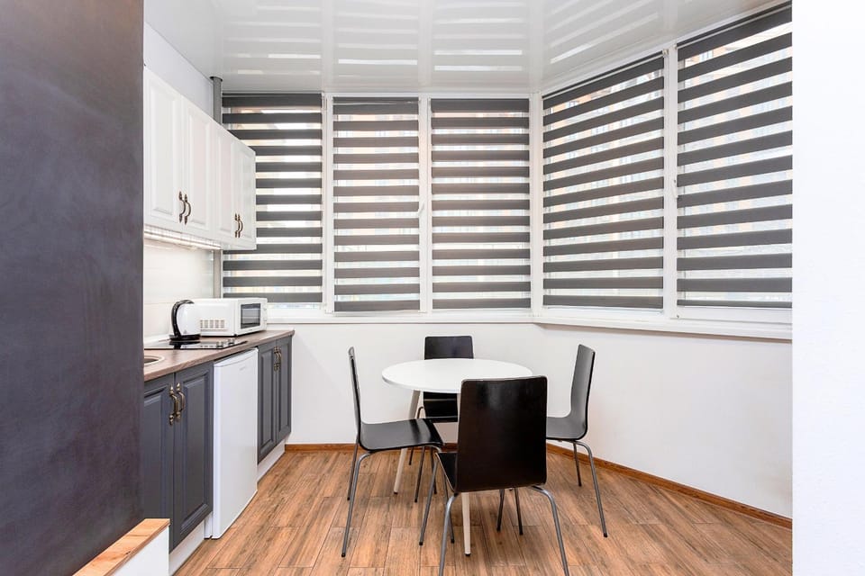 Kitchen or kitchenette, Dining area, stove