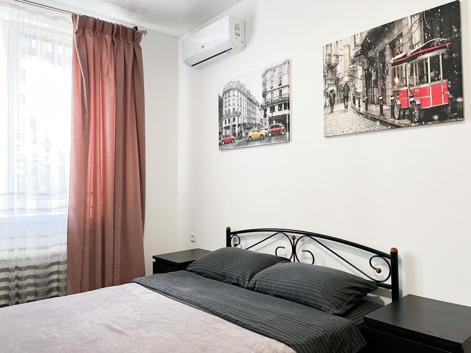 Bed, Photo of the whole room, Bedroom, air conditioner
