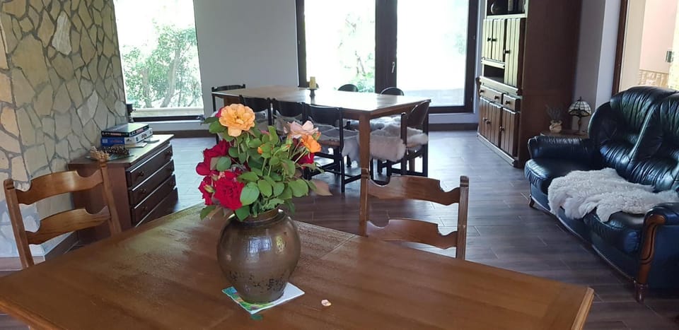 Restaurant/places to eat, Communal lounge/ TV room, Dining area, Communal kitchen