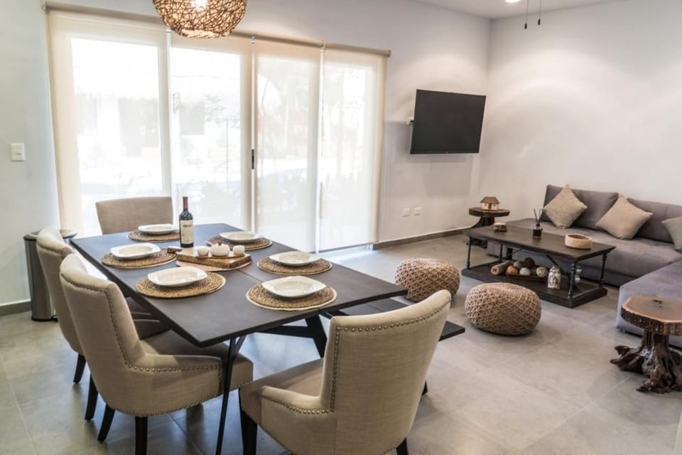 Seating area, Dining area