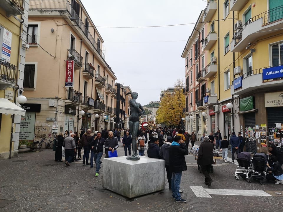 Neighbourhood, On-site shops, City view, Street view, Shopping Area
