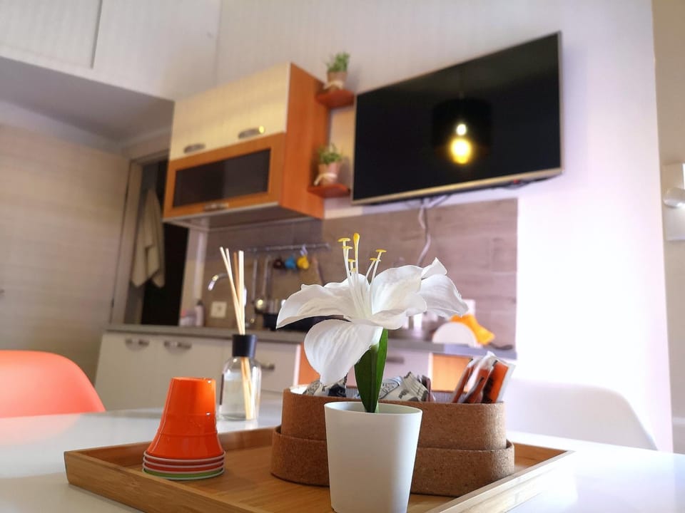 Coffee/tea facilities, Dining area