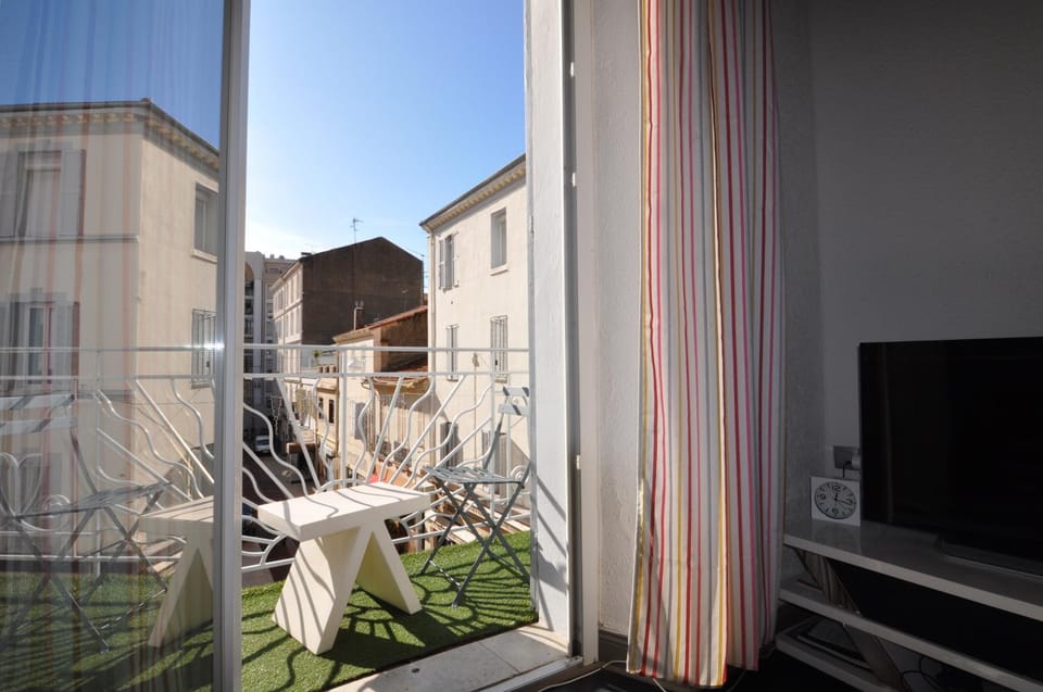 Communal lounge/ TV room, Balcony/Terrace