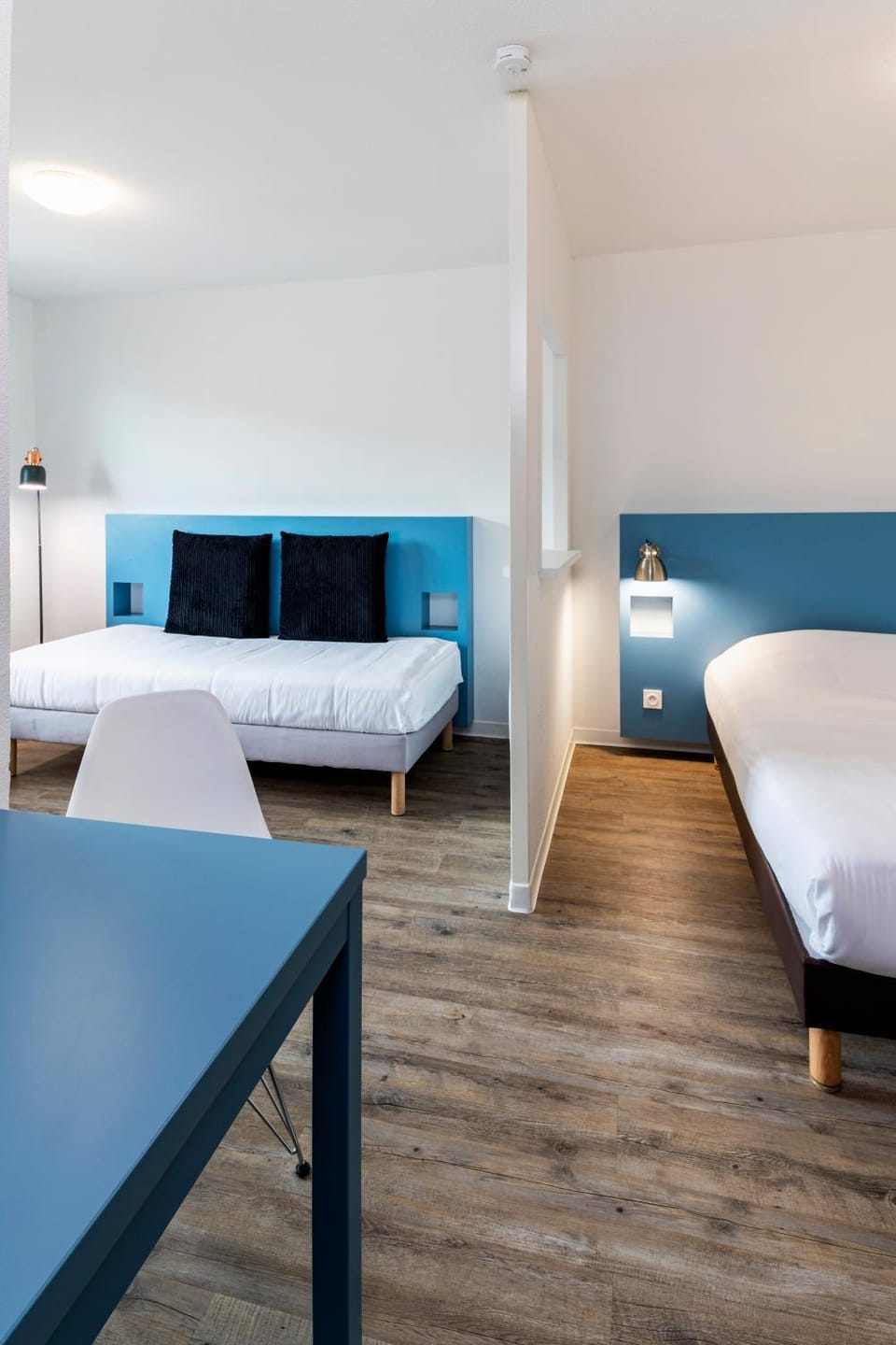 Bed, Seating area, Bedroom