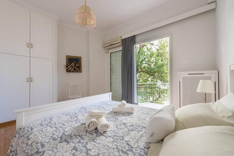 Bed, Bedroom, internet, towels, air conditioner