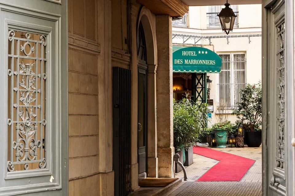 Facade/entrance