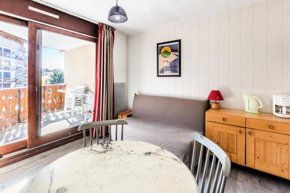 Bed, kitchen