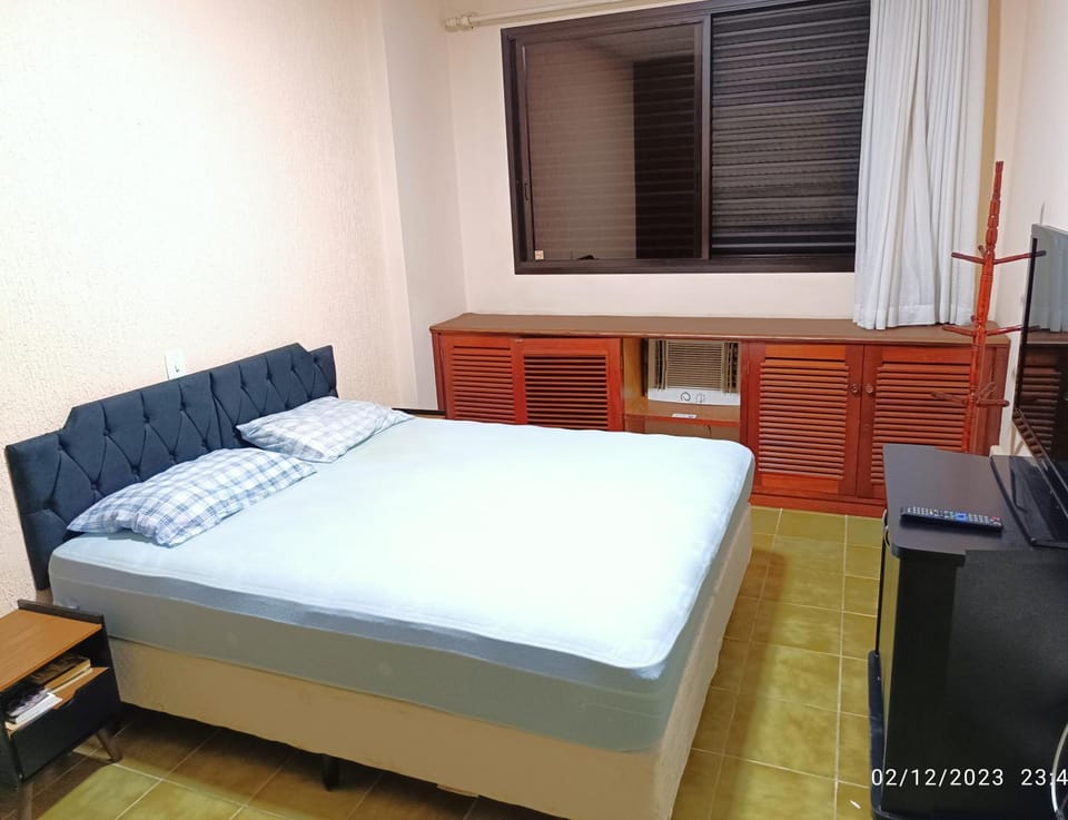 Bed, TV and multimedia, Photo of the whole room, Bedroom, air conditioner