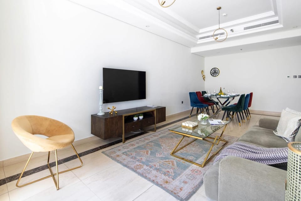 Frank Porter - Mon Reve Apartment in Dubai