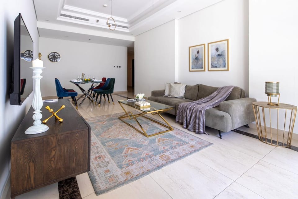 Frank Porter - Mon Reve Apartment in Dubai
