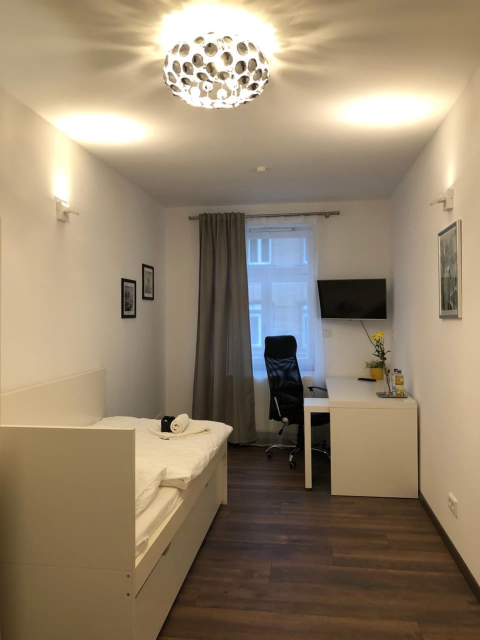 Photo of the whole room
