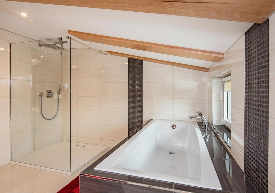 Shower, Toilet, Bathroom, Bath