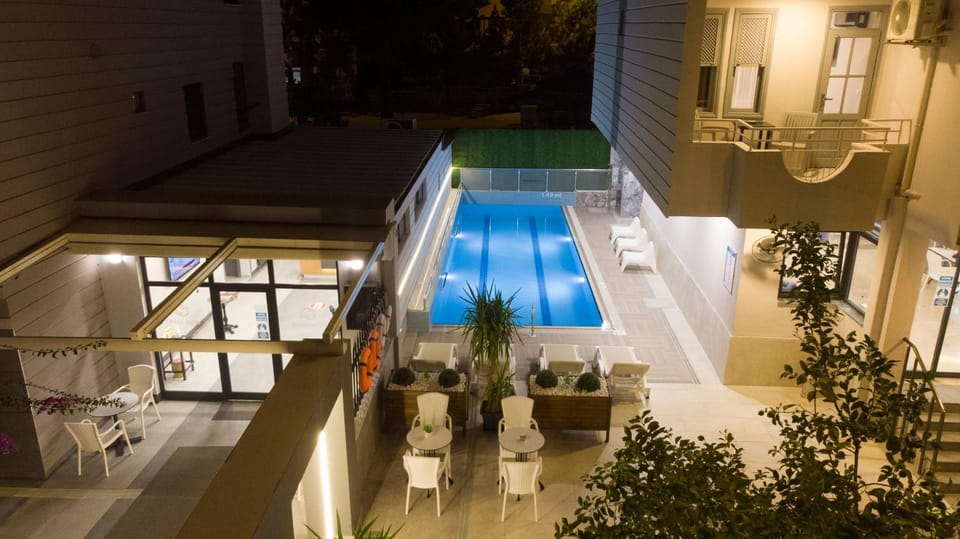 Facade/entrance, Seating area, Pool view, Swimming pool, sunbed