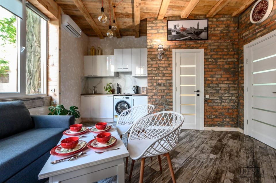 Kitchen or kitchenette, Living room, Seating area, Dining area