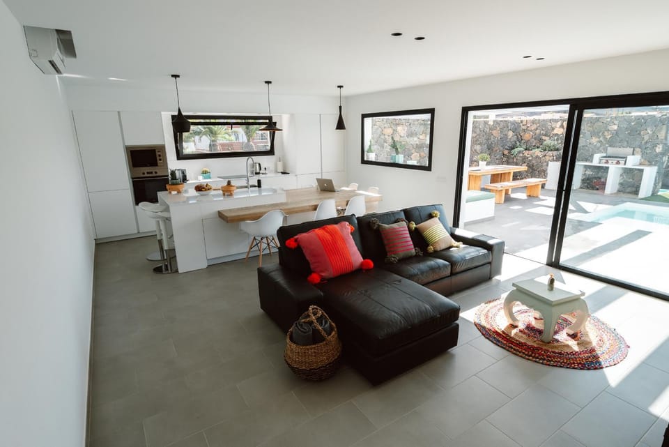 Patio, BBQ facilities, Coffee/tea facilities, Balcony/Terrace, Kitchen or kitchenette, Living room, Seating area, Dining area