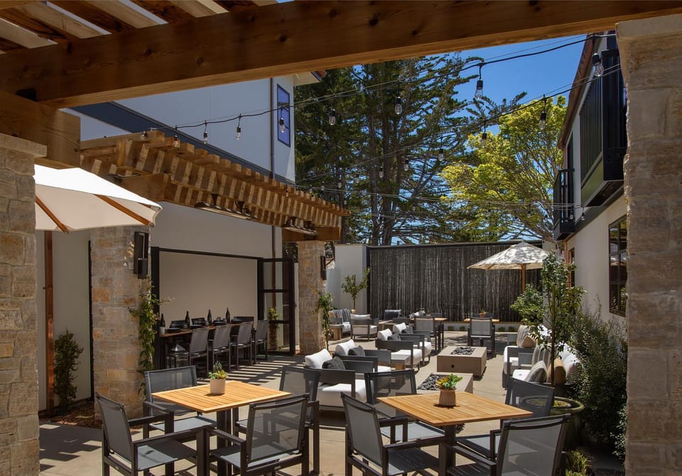 Patio, Restaurant/places to eat, Day