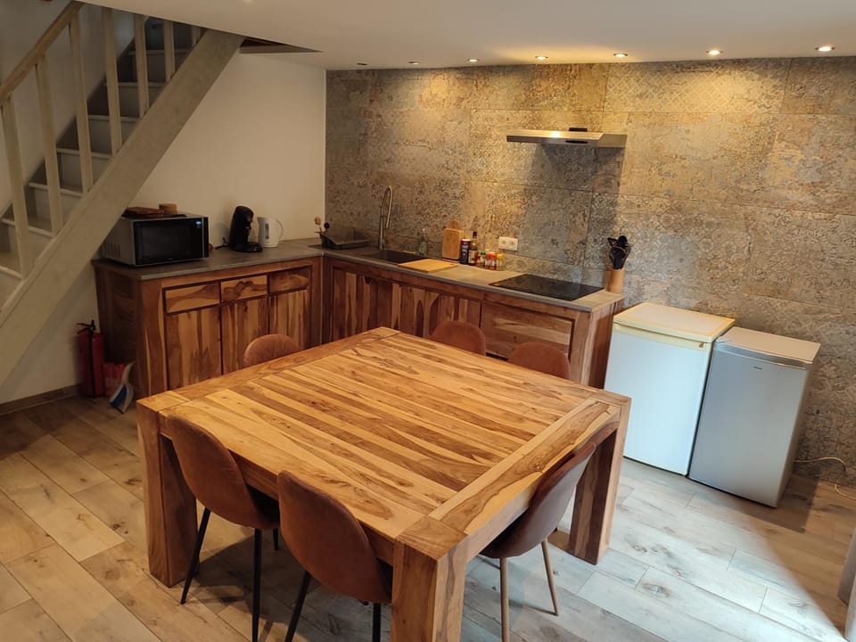 Dining area, kitchen