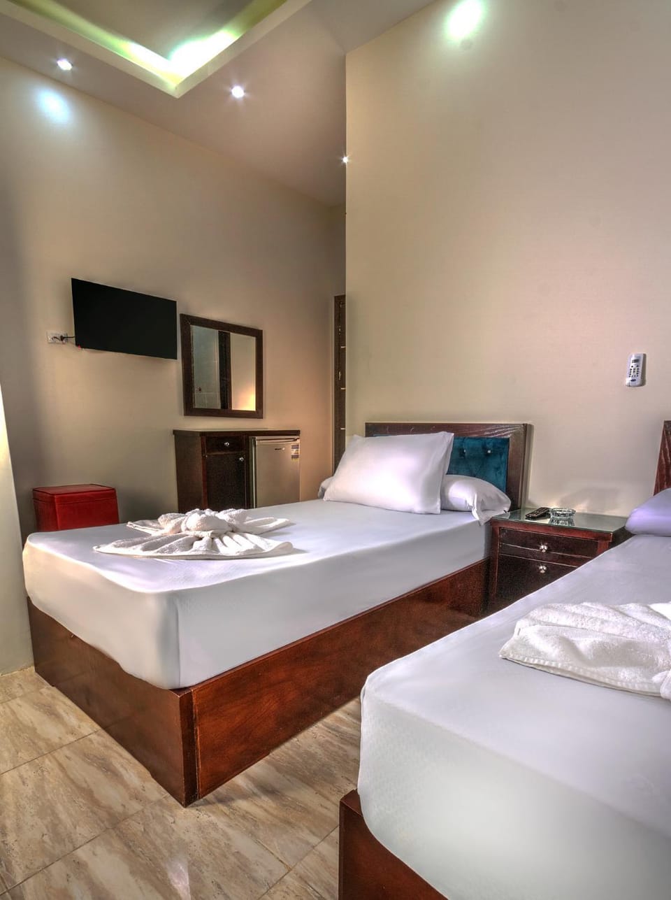 Bed, TV and multimedia, Bedroom, minibar, towels