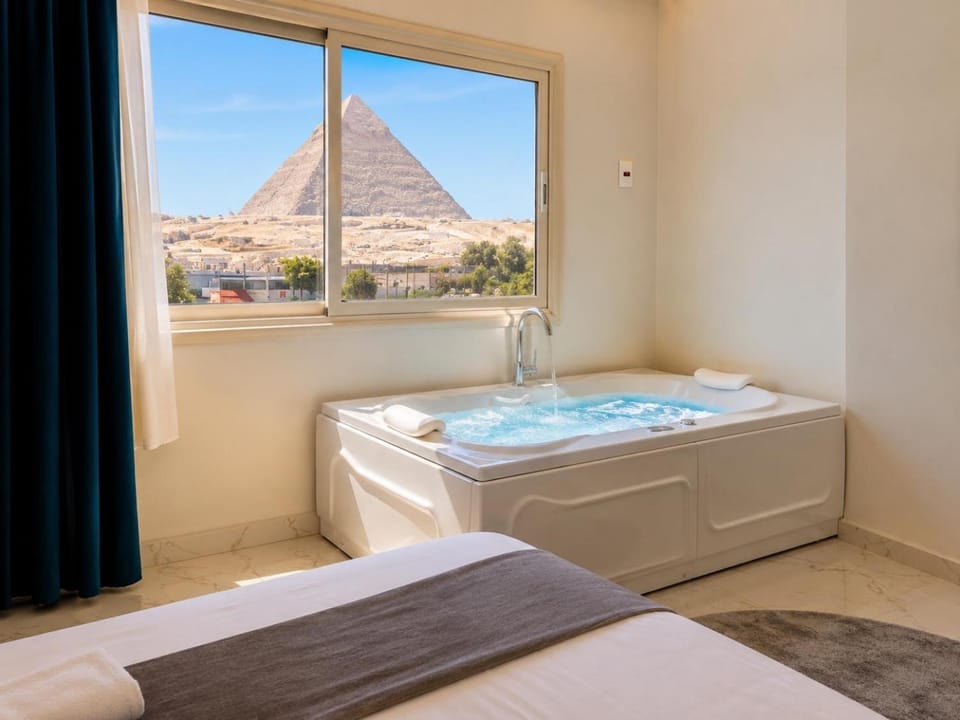Hot Tub, Landmark view, Mountain view