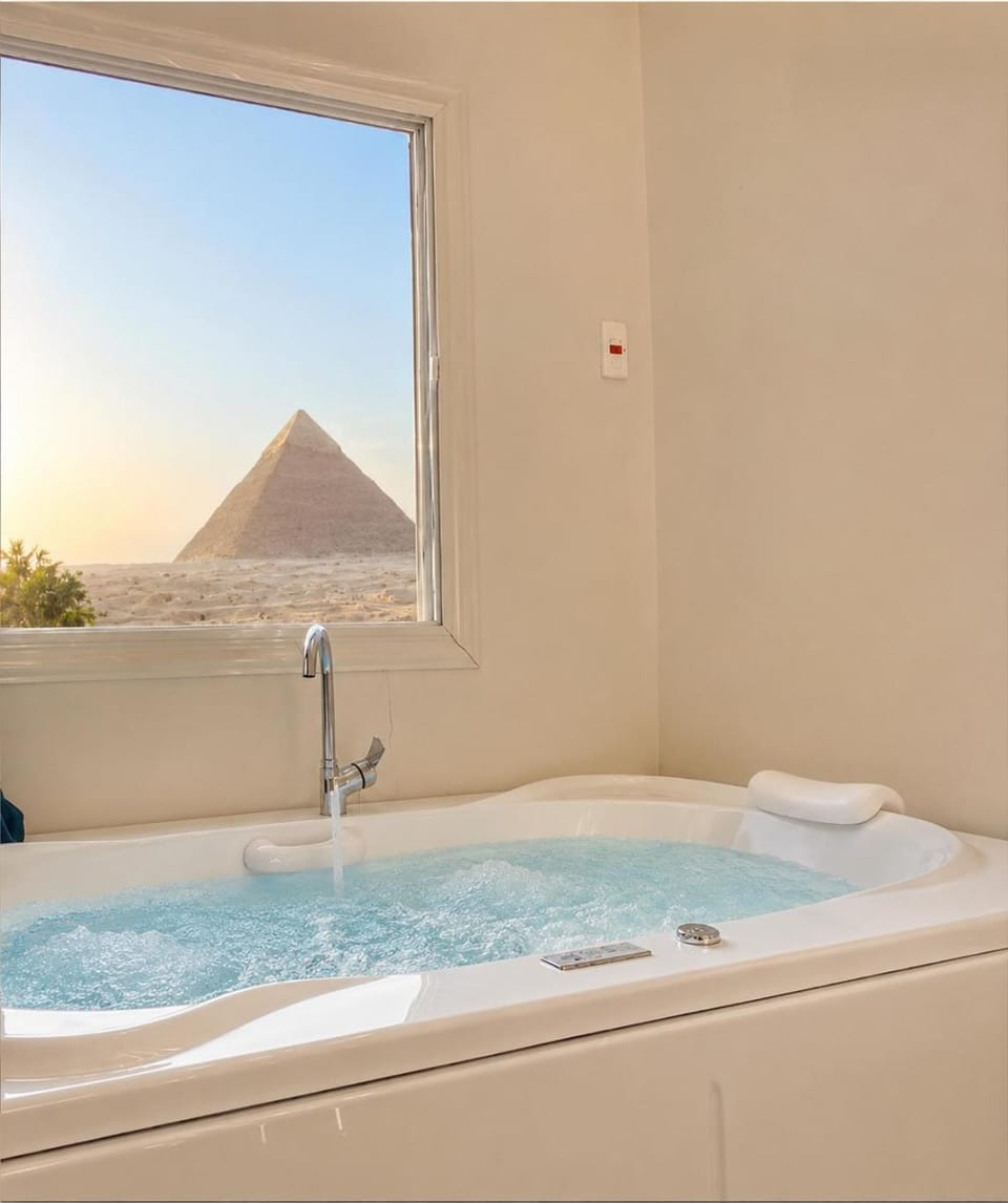 Hot Tub, Landmark view, Mountain view