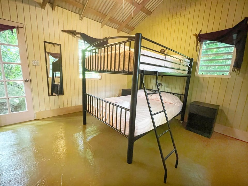 Bedroom, bunk bed