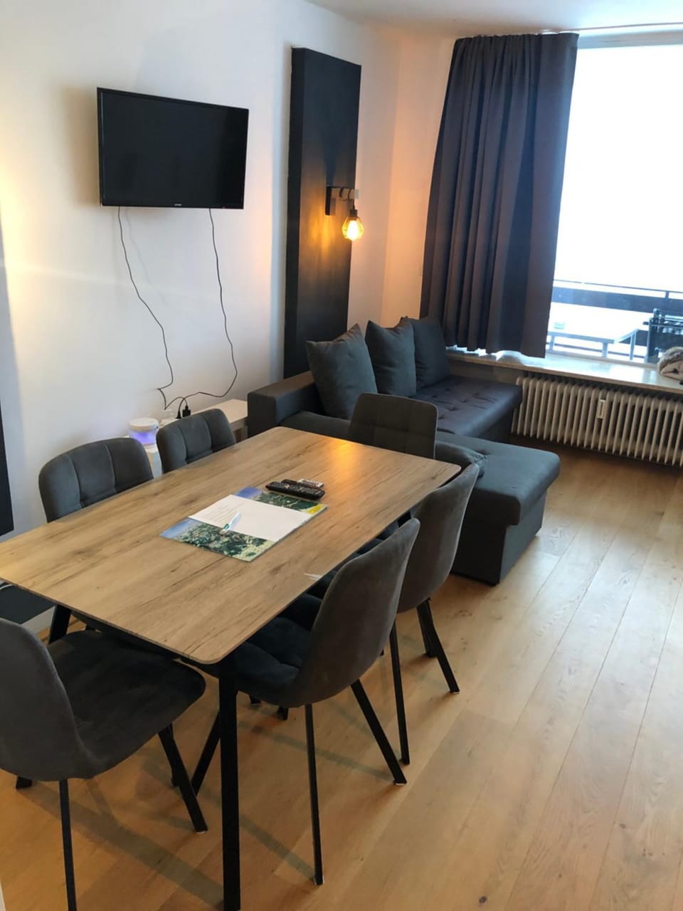 TV and multimedia, Living room, Seating area
