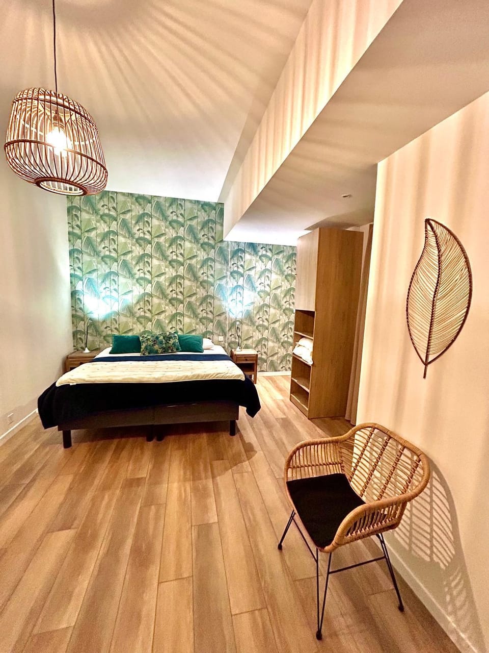 Bed, Photo of the whole room, Bedroom