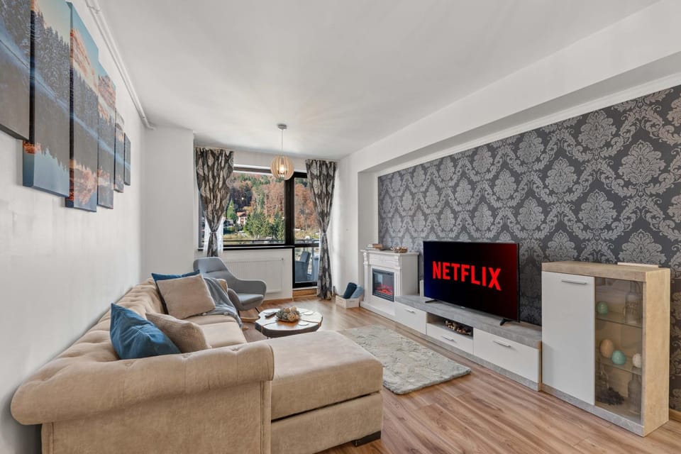 Communal lounge/ TV room, TV and multimedia, Living room, Seating area