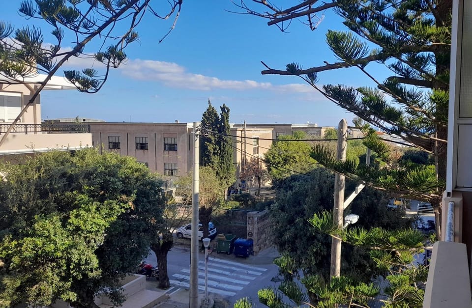 Neighbourhood, Street view