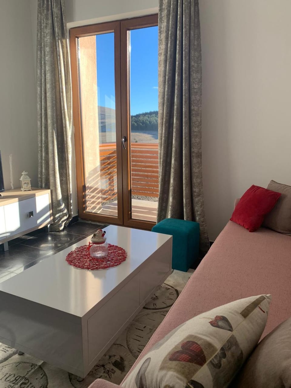 Living room, Mountain view