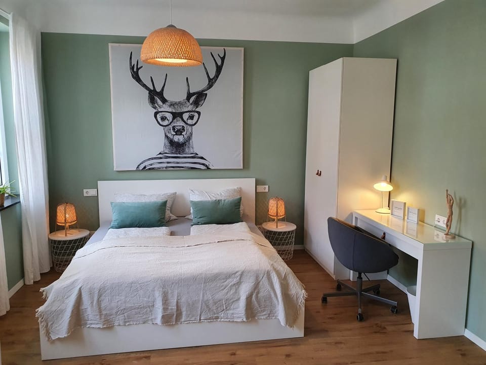 Photo of the whole room, Bedroom