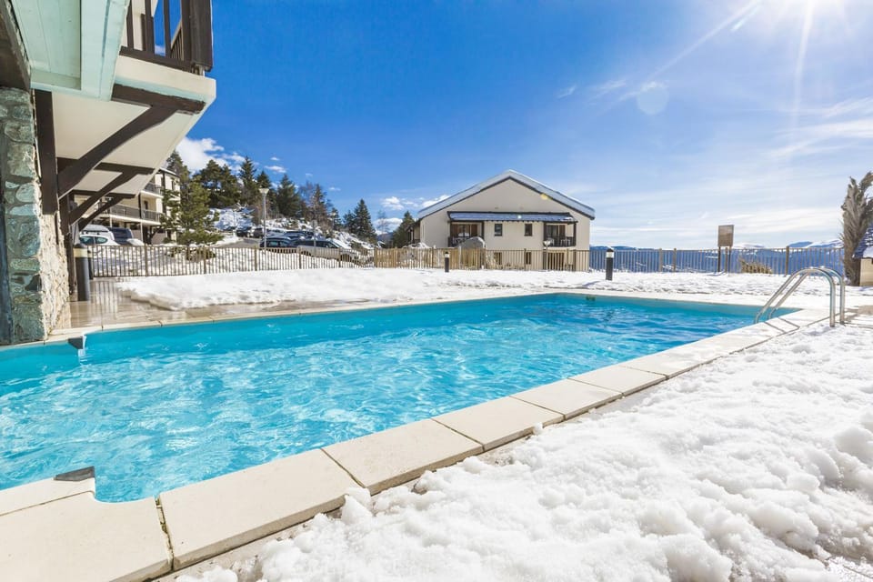 Swimming pool, Swimming pool