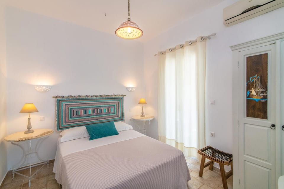 Bed, Bedroom, air conditioner