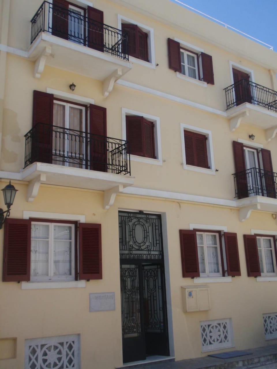 Facade/entrance