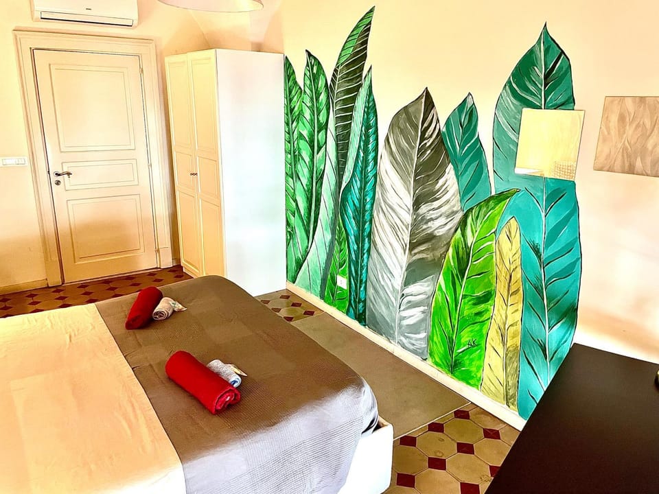 Bed, Photo of the whole room, Seating area, Bedroom, wardrobe