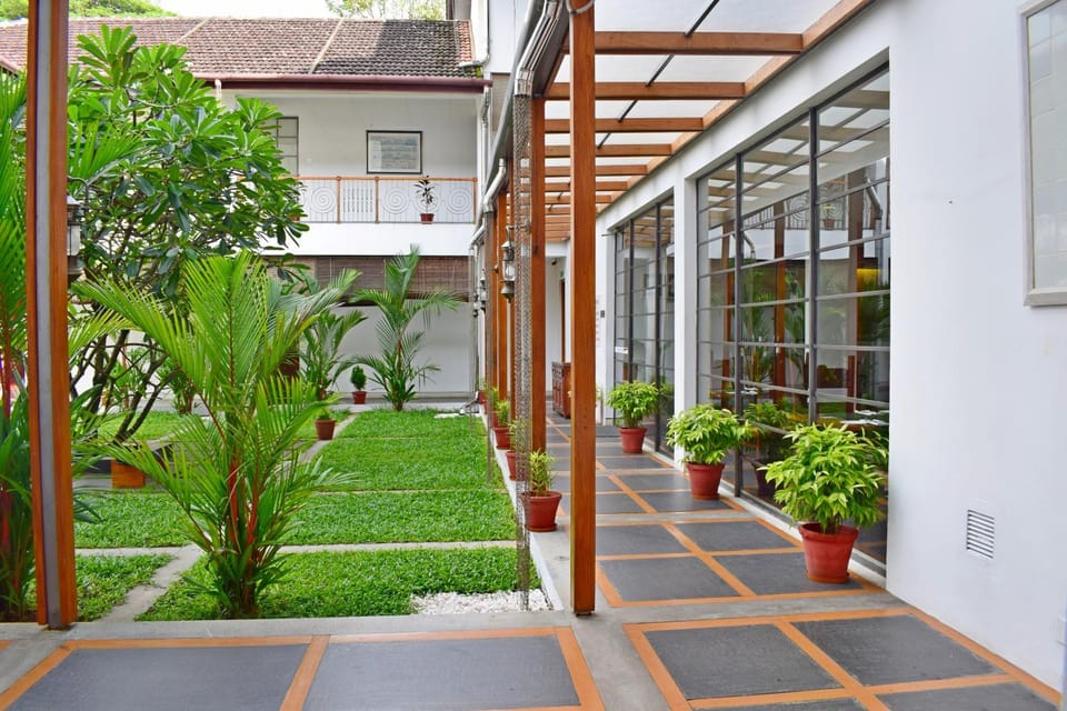 Facade/entrance, Garden