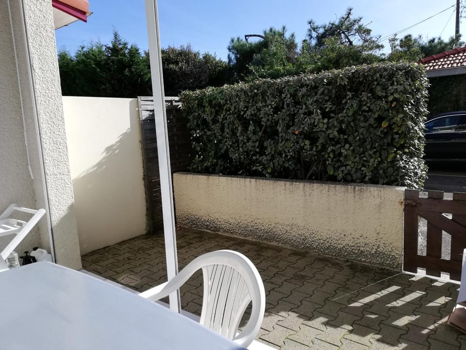 Studio Cabine à Biscarrosse Plage - 4 Pers, Proche Plage et Commerces, Terrasse, Ménage Inclus - FR-1-319-394 Cabin in Biscarrosse