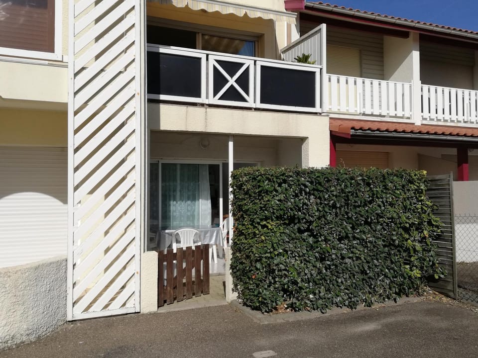 Studio Cabine à Biscarrosse Plage - 4 Pers, Proche Plage et Commerces, Terrasse, Ménage Inclus - FR-1-319-394 Cabin in Biscarrosse
